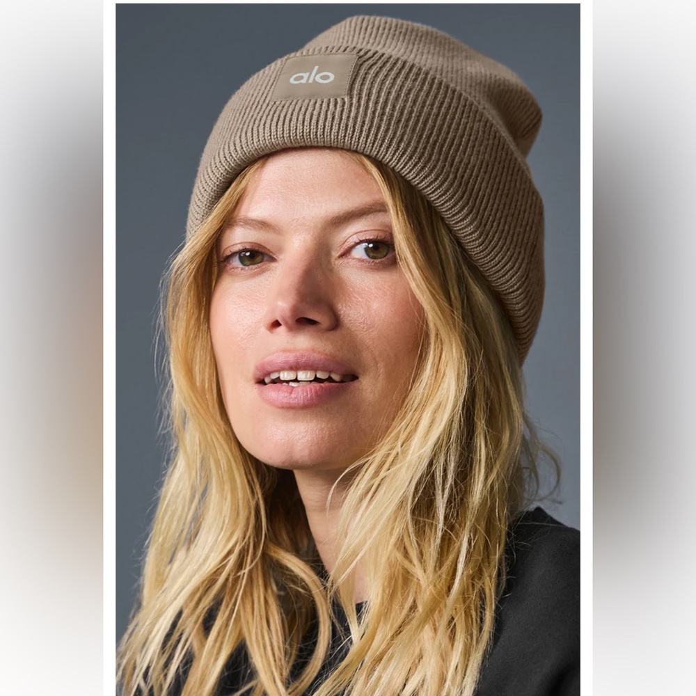 NWT Alo Everyday Beanie - Gravel - Picture 2 of 7